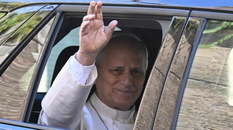 El papa León XIV fue operado en el Hospital Gemelli de Roma para extirpar el lóbulo inferior de su pulmón derecho.