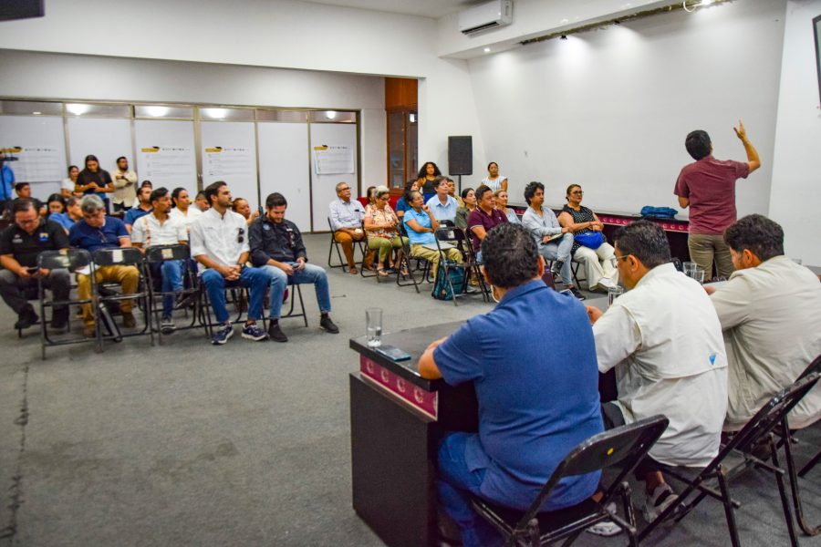 Autoridades de la SEDETUR y del Ayuntamiento de Cozumel encabezaron el taller de alineación en el Salón Municipios del Palacio Municipal.
