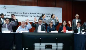Senadores de la bancada de Morena gestionaron ante la Cancillería el acceso exclusivo a zonas diplomáticas del aeropuerto.