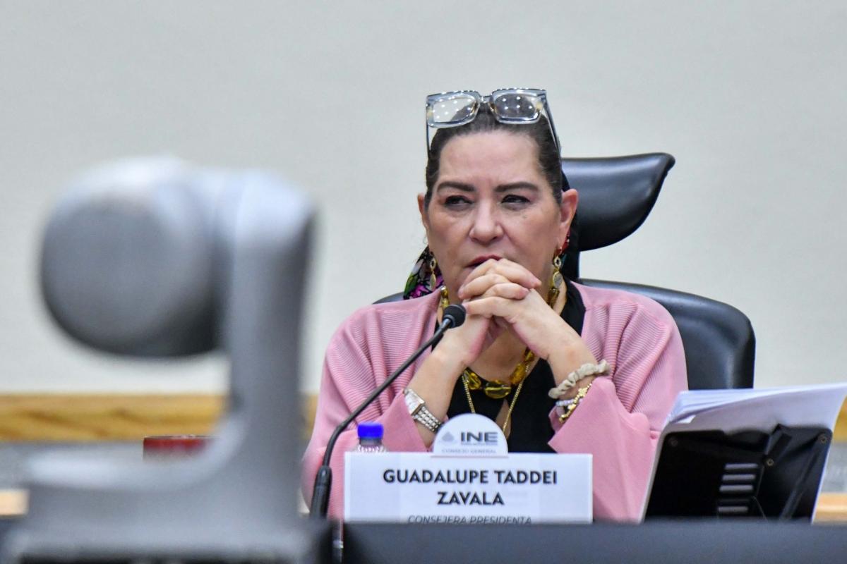 La presidenta Claudia Sheinbaum abordó la dimisión de la titular del órgano electoral durante su habitual conferencia matutina.
