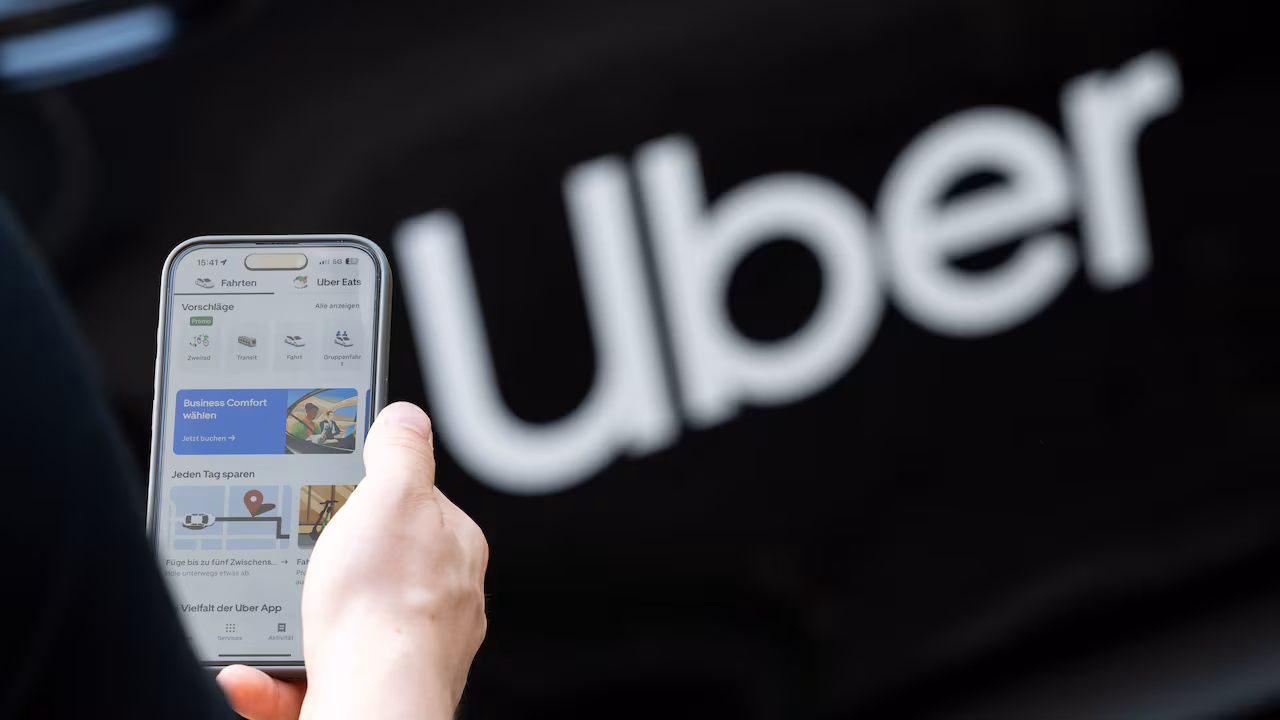 Uber abrió el reclutamiento de conductores para sus modalidades Uber Taxi y Uber Moto en Playa del Carmen y Tulum.