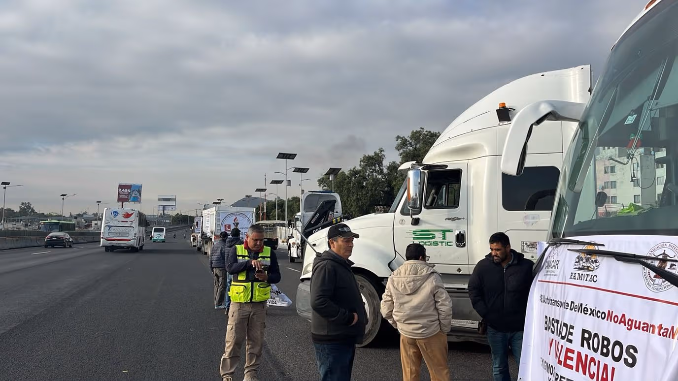 La presidenta Claudia Sheinbaum Pardo informó sobre la mesa de trabajo instalada con representantes del transporte de carga.