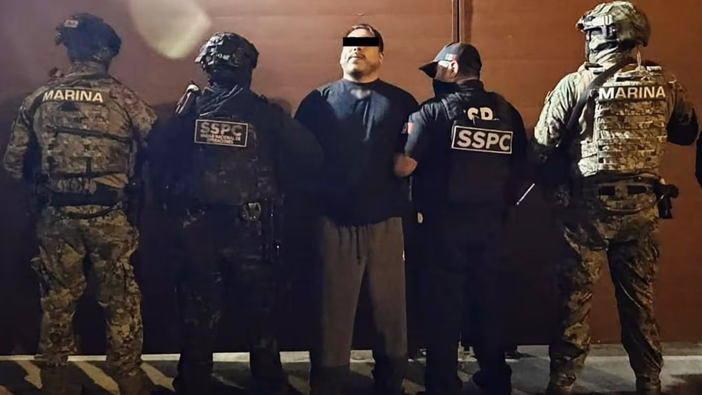 Iván “N”, alias El Cromo, fue detenido en Guadalajara, Jalisco, durante un operativo de autoridades federales.
