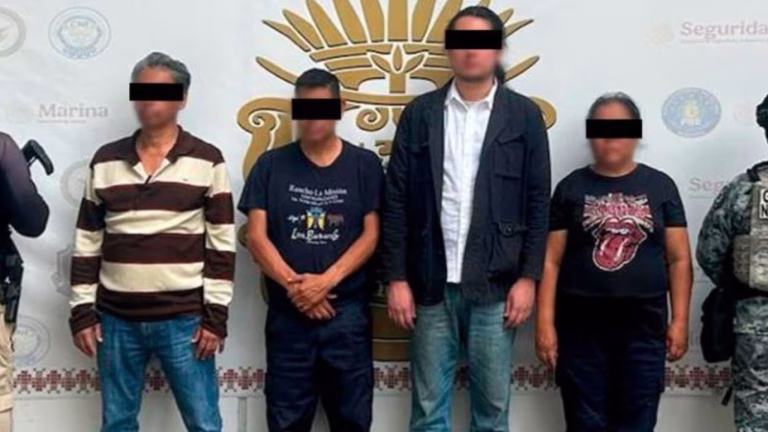 Cuatro servidores públicos del Ayuntamiento de Taxco fueron detenidos por su probable responsabilidad en un caso de desaparición forzada.